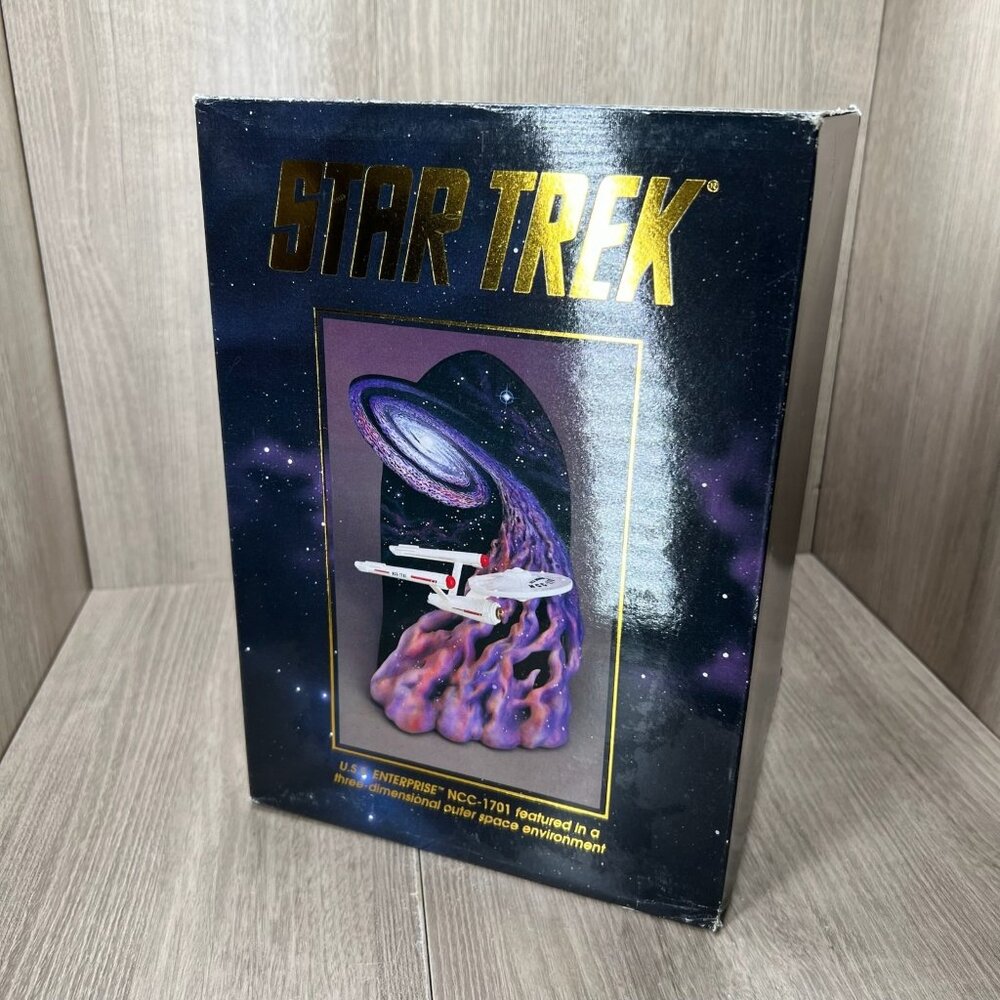 Star Trek U.S.S. Enterprise NCC-1701 Miniature Sculpt #47060 3D Outer Space 1993